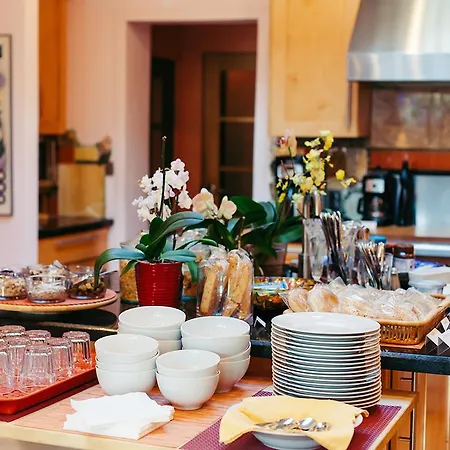 Hollywood Bed & Breakfast-2